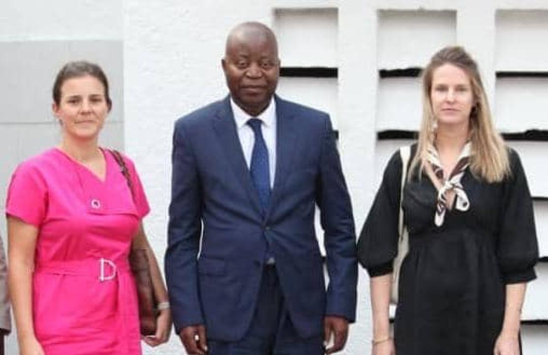 Lot Debruyne, Chargée d’affaires de l’ambassade de Belgique en RDC, accompagnée de Sophie Gérard, conseillère politique, reçues par Adolphe Muzito