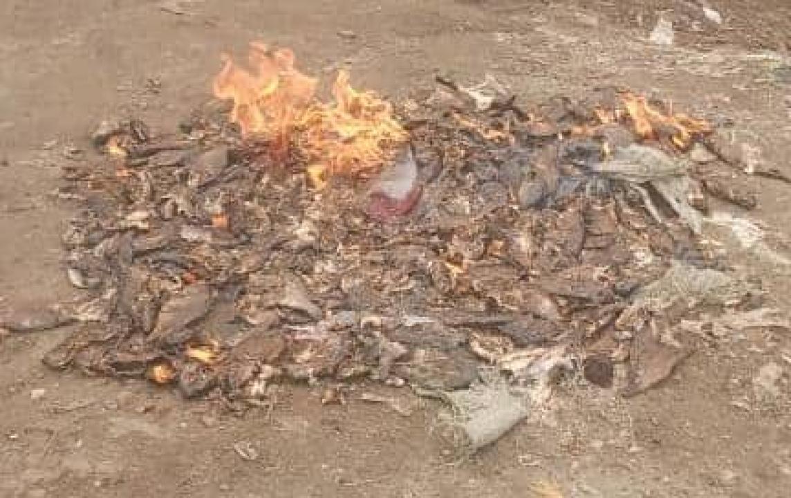 200 alevins fumés saisis et détruits, à Kasindi Port, dans le cadre de la lutte contre la pêche illicite