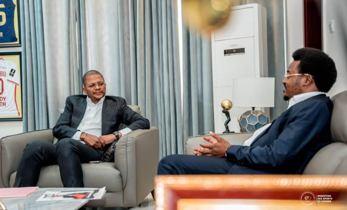 Le ministre des sports et loisirs, Didier Budimbu, et le Gouverneur de la Tshopo, Paul Lendongolia.