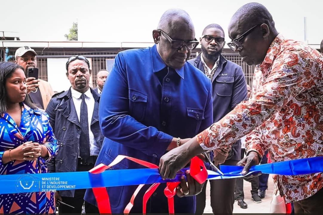 Le ministre Louis Watum Kabamba inaugure l’usine OXYGAZ RDC dans la commune de Limete à Kinshasa