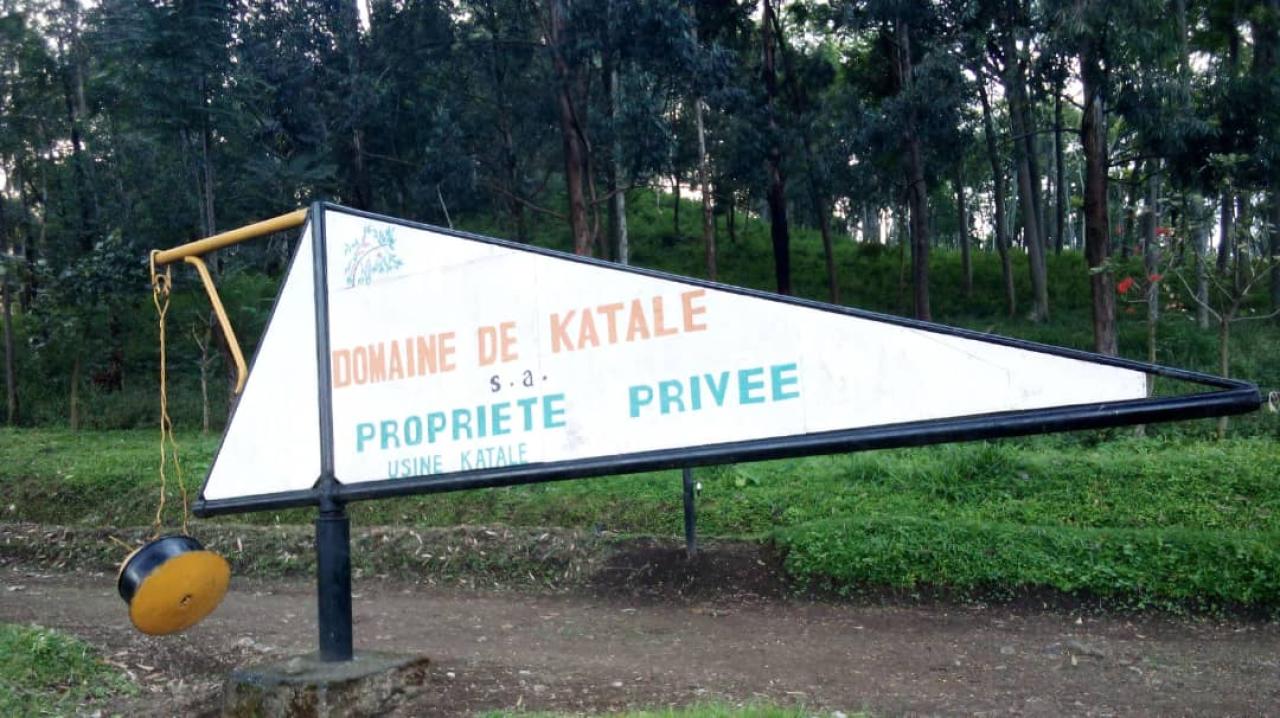 Porte d’entrée du siège social de la société Domaine de Katale SA [Photo d’illustration]