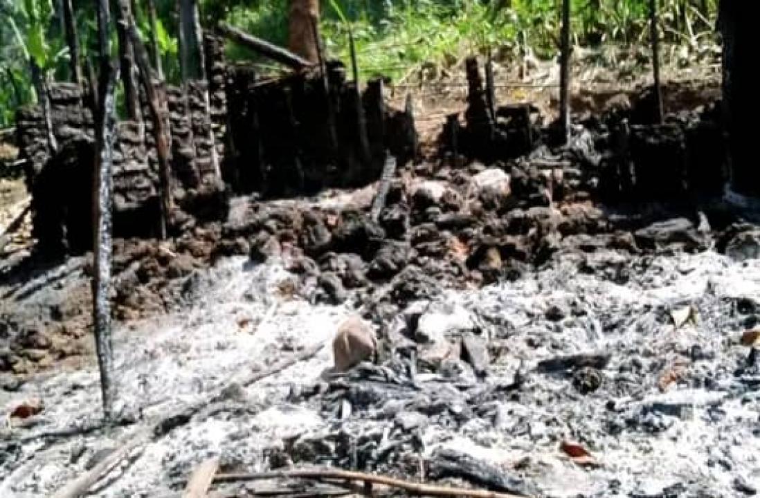 Des maisons incendiées par des groupes armés dans l’est de la RDC [photo d’illustration]