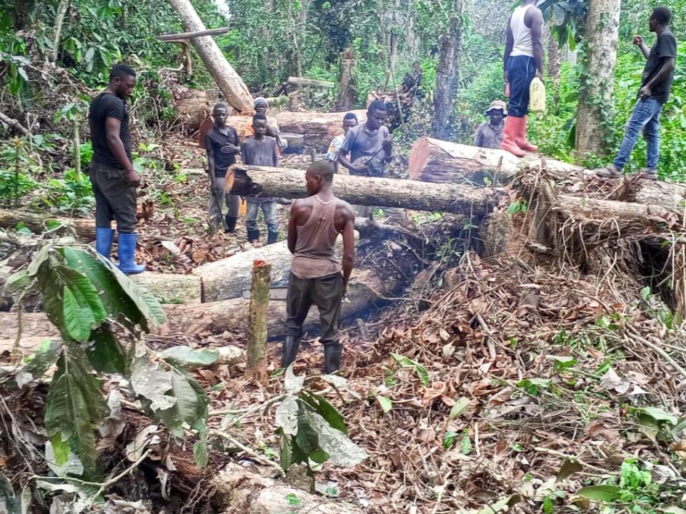 Des hommes en Salongo forcé dans le groupement de Bakaheku [photo d’illustration]