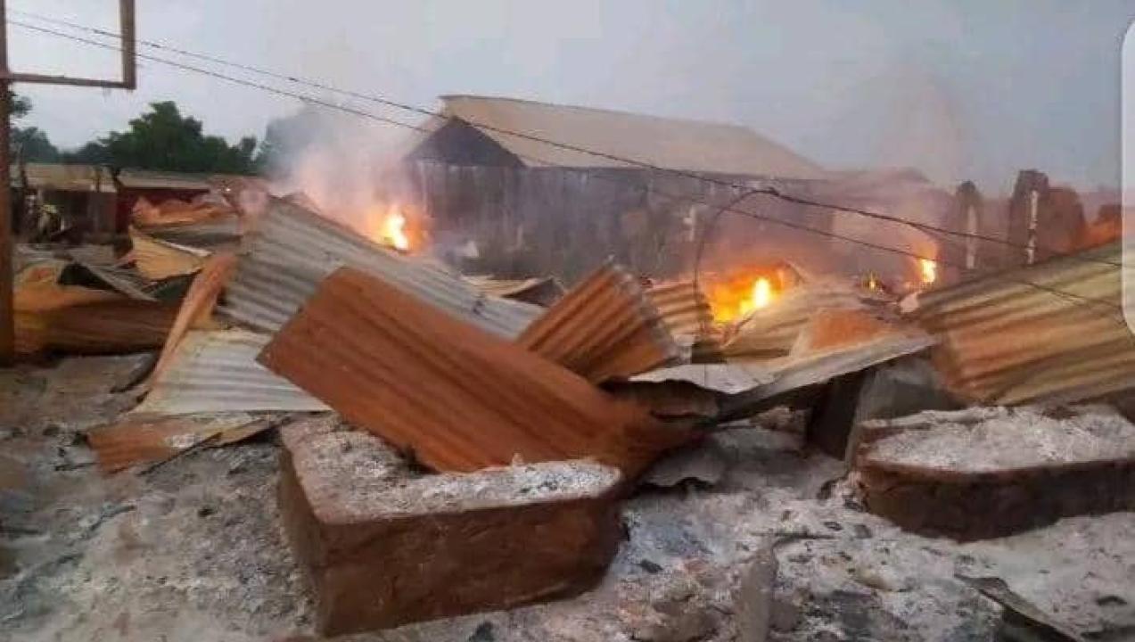 Des maisons d’habitation incendiées par des terroristes ADF à Komanda