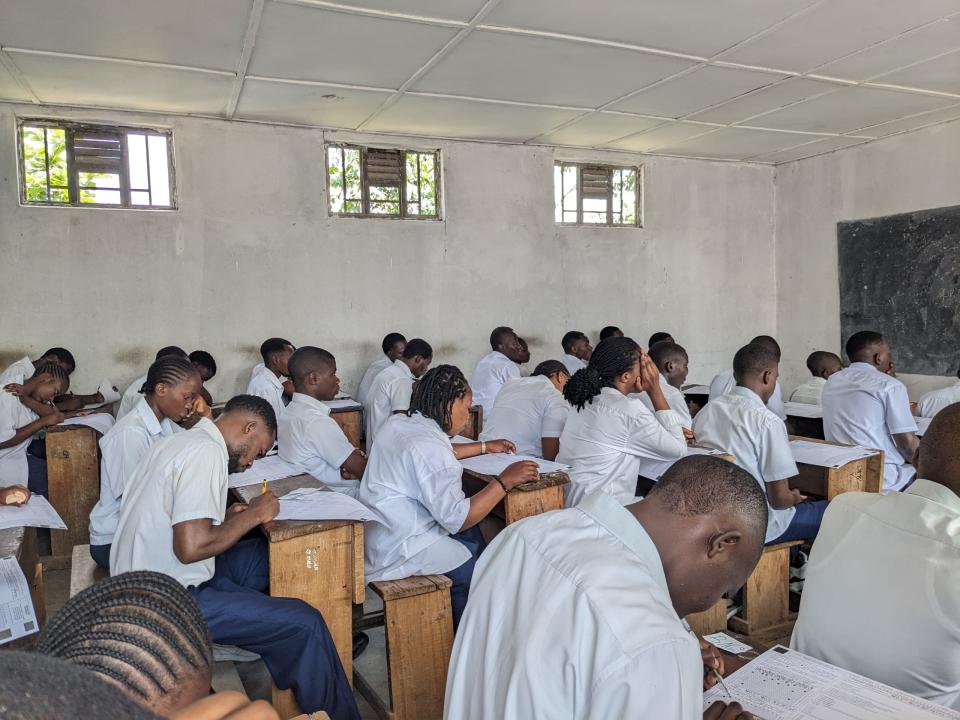 Les élèves finalistes passent l'examen au centre de l'institut Kyeshero à Goma [photo d'illustration]