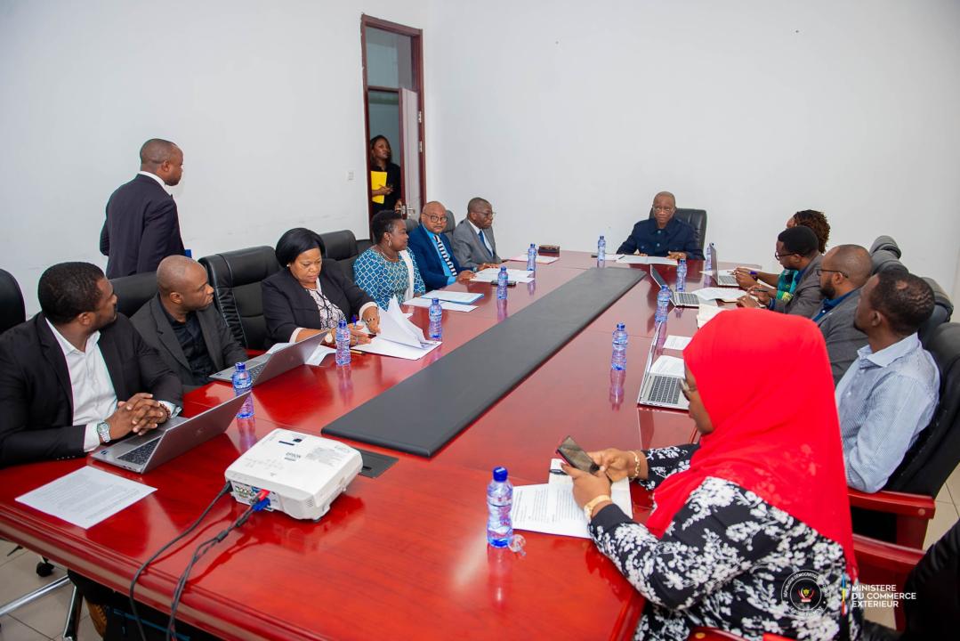 Une réunion stratégique a réuni les experts du ministère du Commerce extérieur et ceux de l’organisation internationale Trademark Africa, à Kinshasa, en vue du lancement du RECOS entre la RDC et l’Ouganda