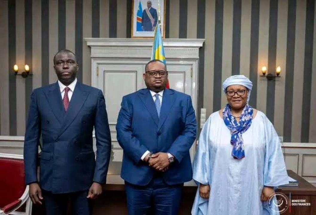 Le nouveau gouverneur de la BCC, André Wameso, le ministre des Finances Doudou Fwamba et l'ancienne Gouverneure Malangu Kabedi Mbuyi [photo d'illustration]
