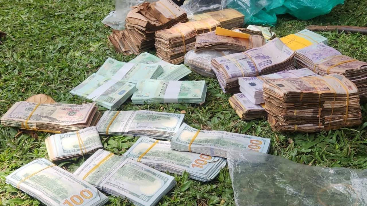 Photo de l'argent volé par les présumés criminels et braqueurs à Béni