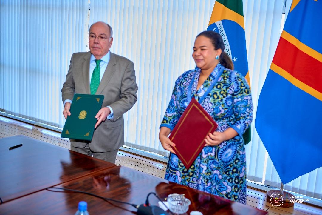 Mauro Vieira, ministre brésilien des Relations extérieures et la ministre Thérèse Kayikwamba, des Affaires étrangères de la RDC