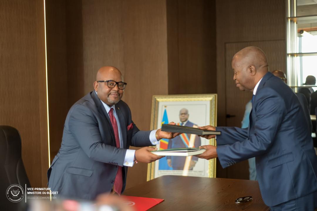 Remise et reprise au Budget entre Aimé Boji et Adolphe Muzito