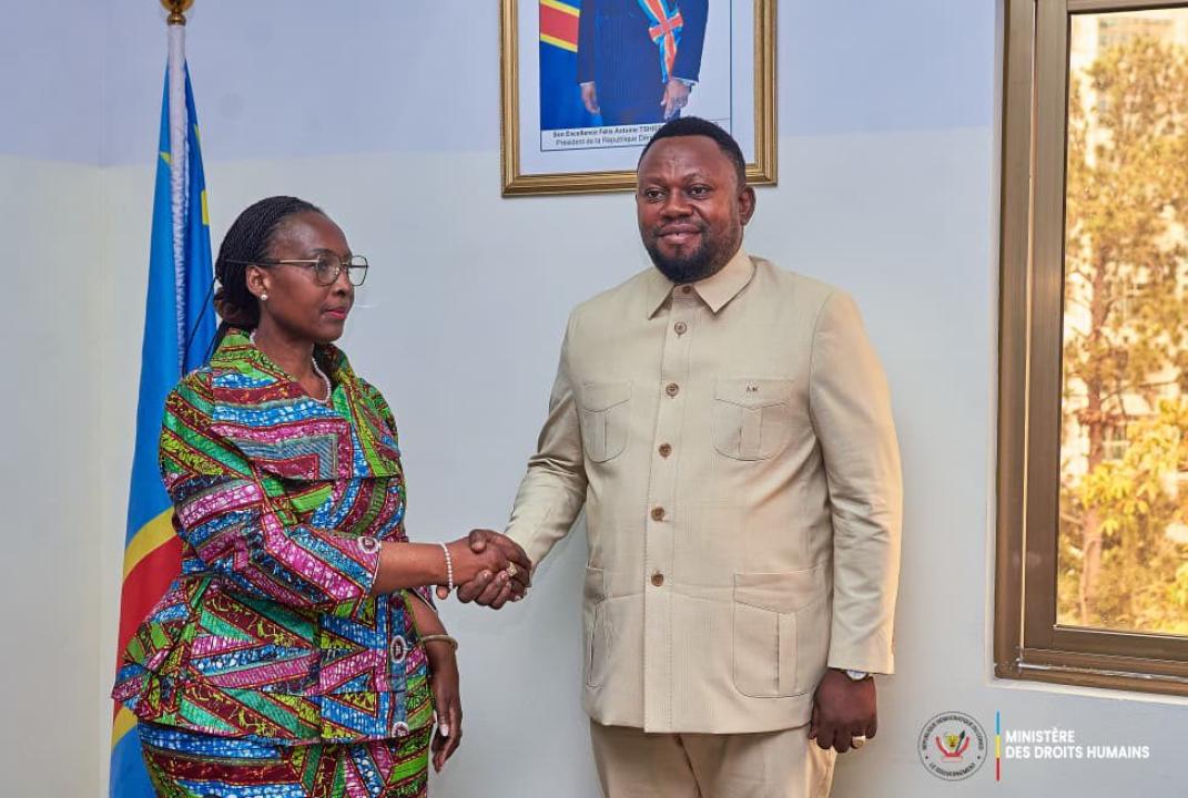 Remise et reprise entre Chantal Chambu et Samuel Mbemba au ministère des Droits humains