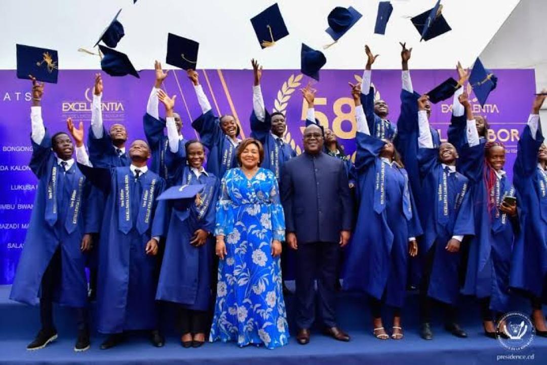 Le couple présidentiel et les lauréats du prix Excellentia [photo d'illustration]