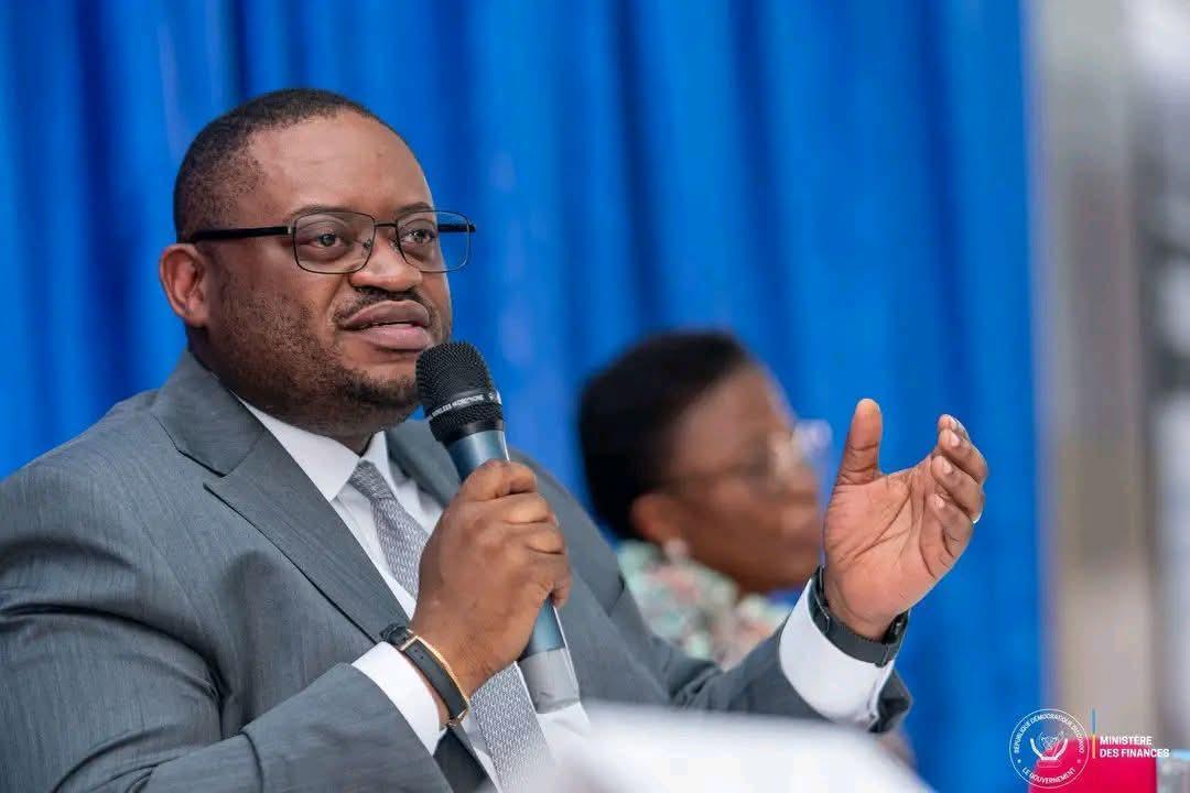 Doudou Fwamba, ministre des finances