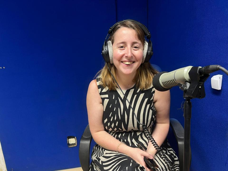 Jana Sweene, cheffe de l’unité de l’Est de la RDC à l’ambassade de Grande-Bretagne à Kinshasa dans le studio de radio okapi Beni [photo d'illustration]