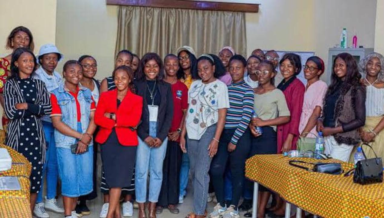 Photo de famille des participants à la formation des jeunes femmes entrepreneures à Lubumbashi, Haut-Katanga