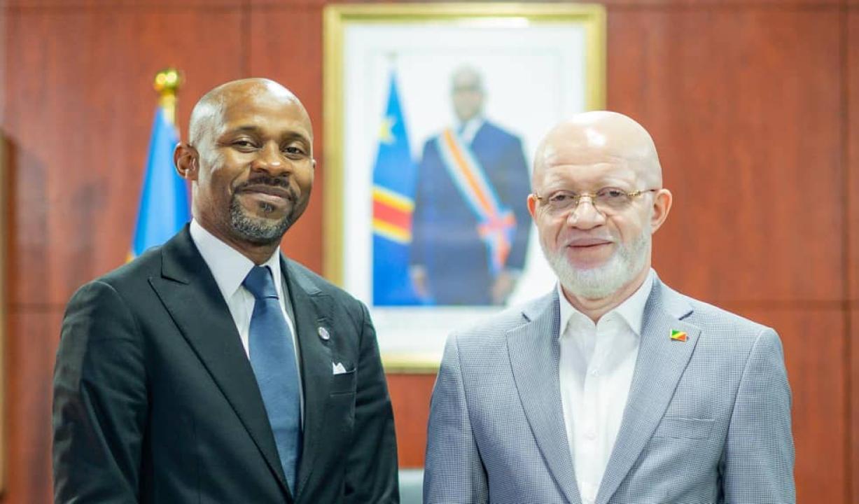 Patrick Muyaya Katembwe, ministre de Communication et Médias de la RDC et son homologue du Congo-Brazza, Thierry Mungala