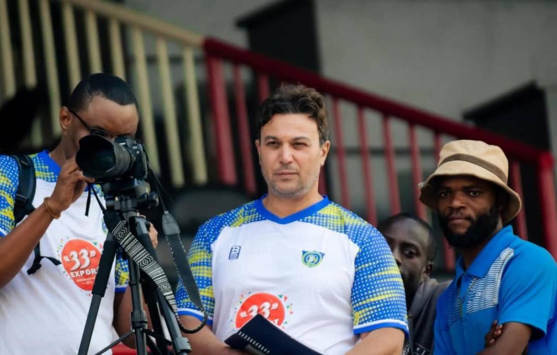 Le Tunisien, Rezgui Karim entouré par deux sociétaires de Lupopo. [ Photo d'illustration ]