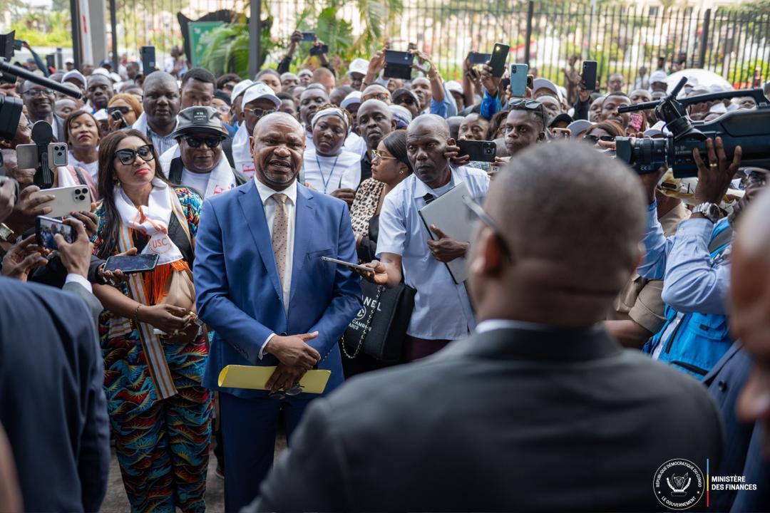 Les syndicalistes du ministère des finances devant Doudou Fwamba