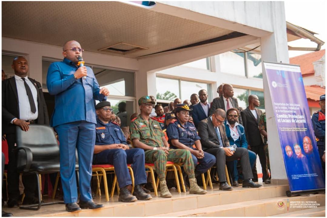 Le VPM de l'Intérieur Jacquemain Shabani Lukoo en mission d'itinérance dans le Grand Bandundu