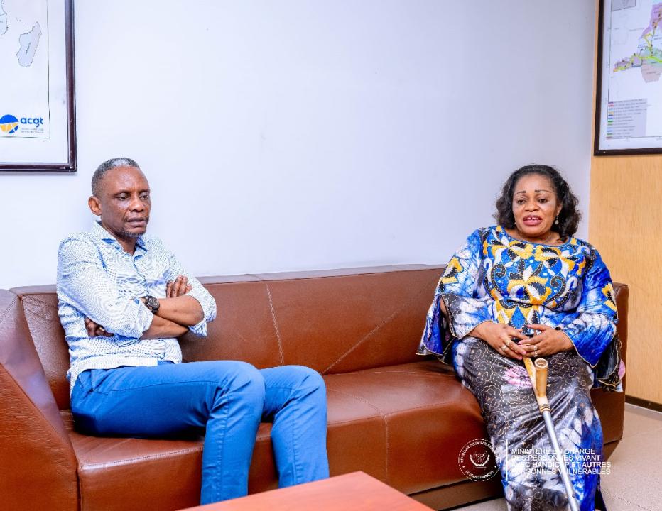 Le ministre des ITP John Banza et sa collègue des PVH-APV, Irène Esambo