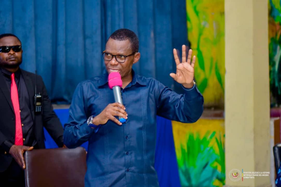 Le Ministre délégué près le Ministre de la défense nationale Eliezer Ntambwe Mposhi lors d'une causerie avec les Anciens Combattants, veuves et orphelins militaires, mercredi 27 août 2025
