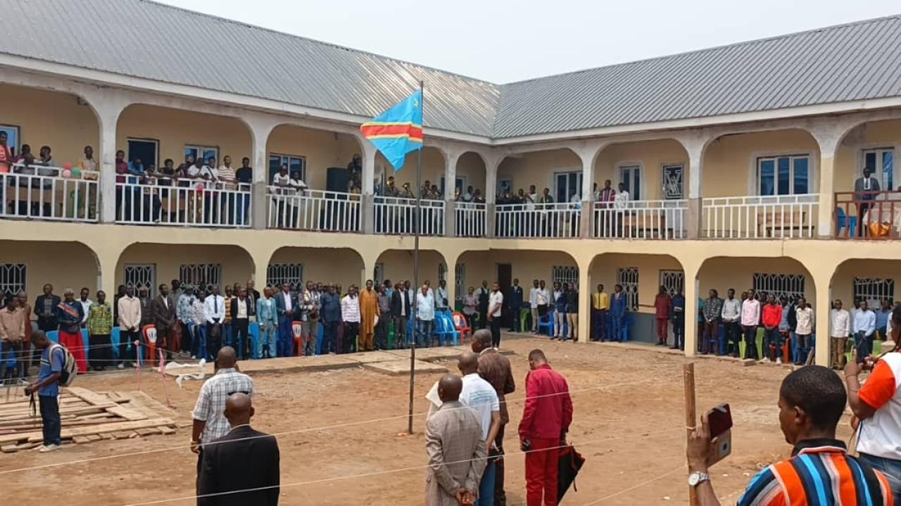 Le Bâtiment du complexe scolaire eza temps à tshikapa