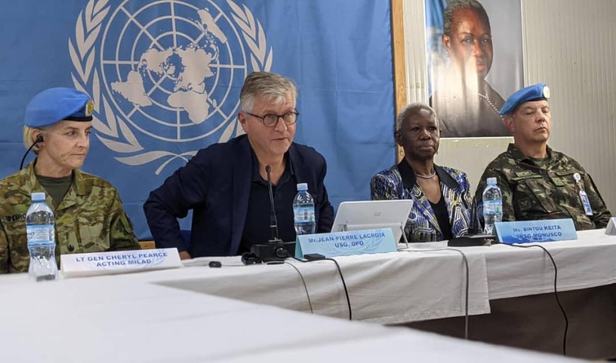 Jean-Pierre Lacroix accompagné de Bintou Keita lors d’une conférence de presse, tenue à la base de la Monusco à Beni-Mavivi