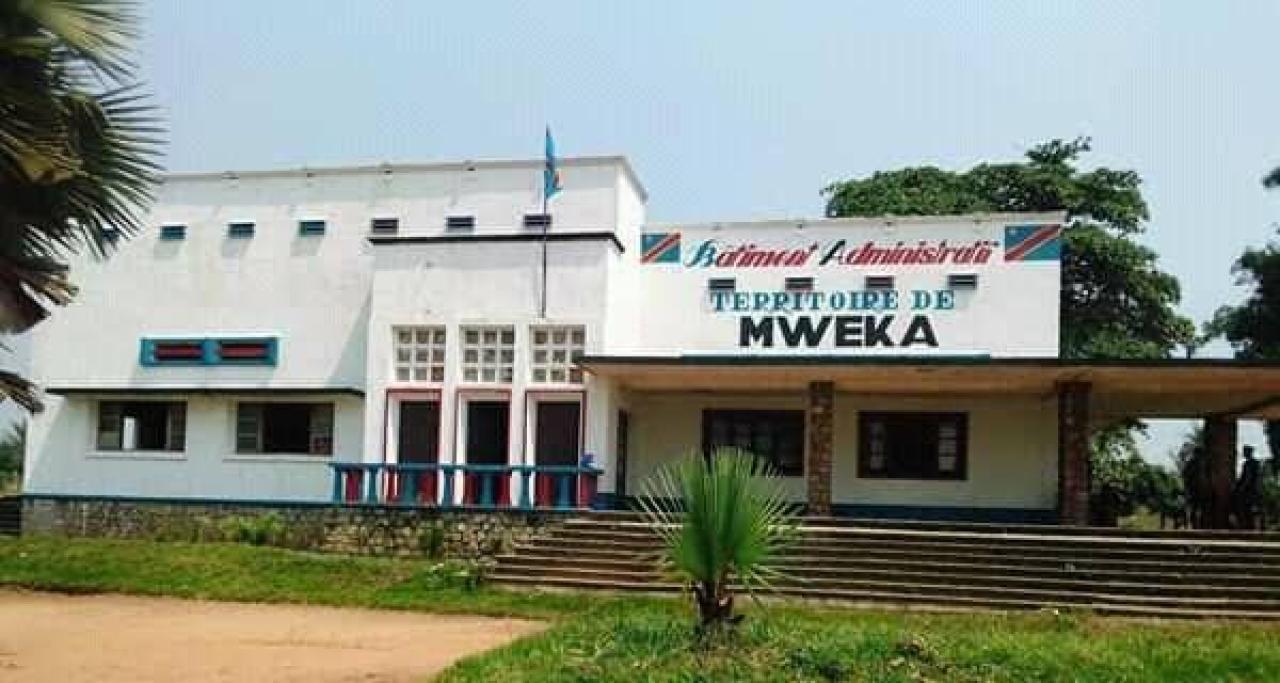 Le bâtiment administratif du Territoire de MWEKA dans la province du Kasaï