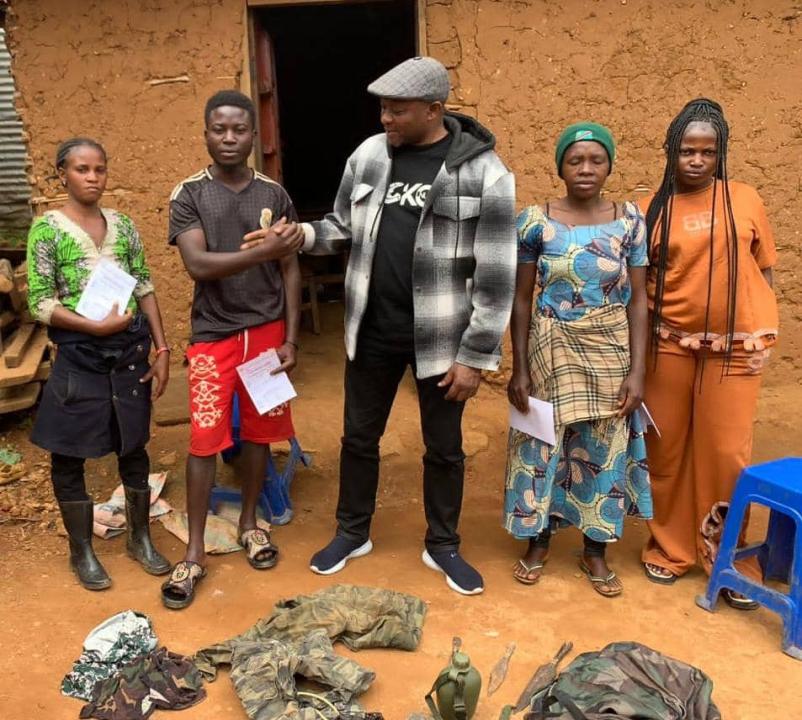 Quatre combattants maï-maï Mazembe se sont rendus, avec leurs effets militaires, auprès du P-DDRCS Nord-Kivu à Kabasha/Beni