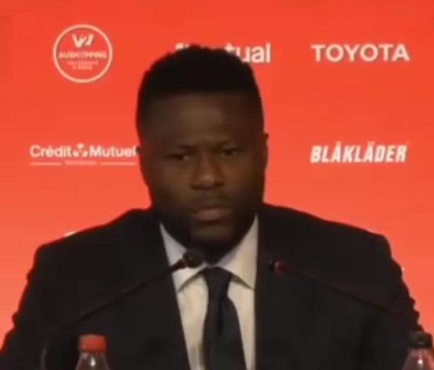 Chancel Mbemba lors de sa présentation officielle chez le LOSC