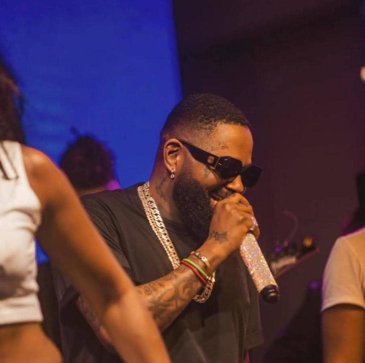 Le chanteur Ferré Gola lors d'un concert. [ Photo d'illustration ]