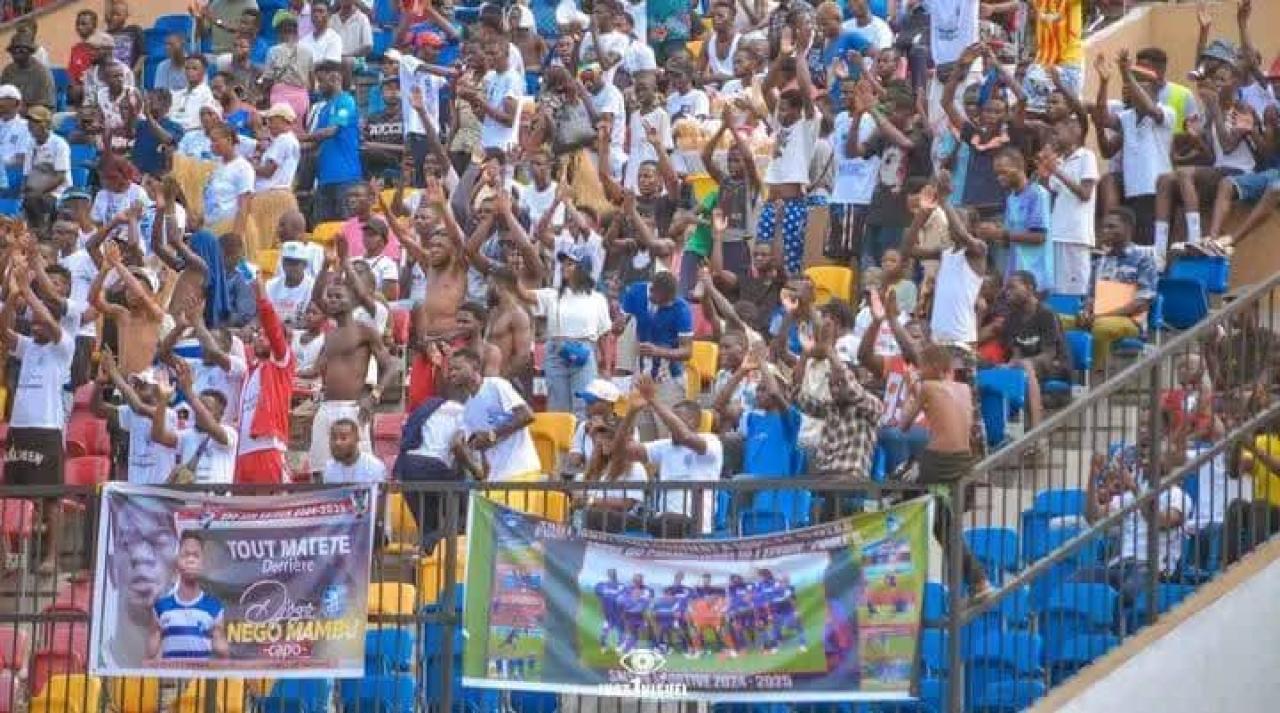 Quelques supporters lors d'un match de L'EPFKIN, au Stade Père Raphaël de la Kethule. [ Photo d'illustration ]