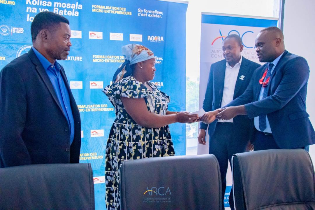 La famille de l’entrepreneur reçoit son indemnisation offerte par le gouvernement [photo d’illustration]