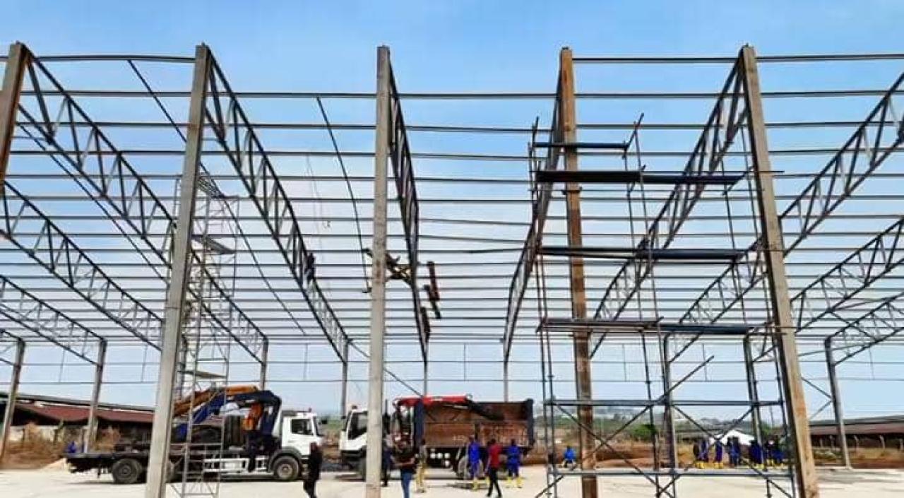 L'atelier pour la production des tenues militaires et policières, en pleine construction à Kinshasa-N'sele. [ Photo d'illustration ]