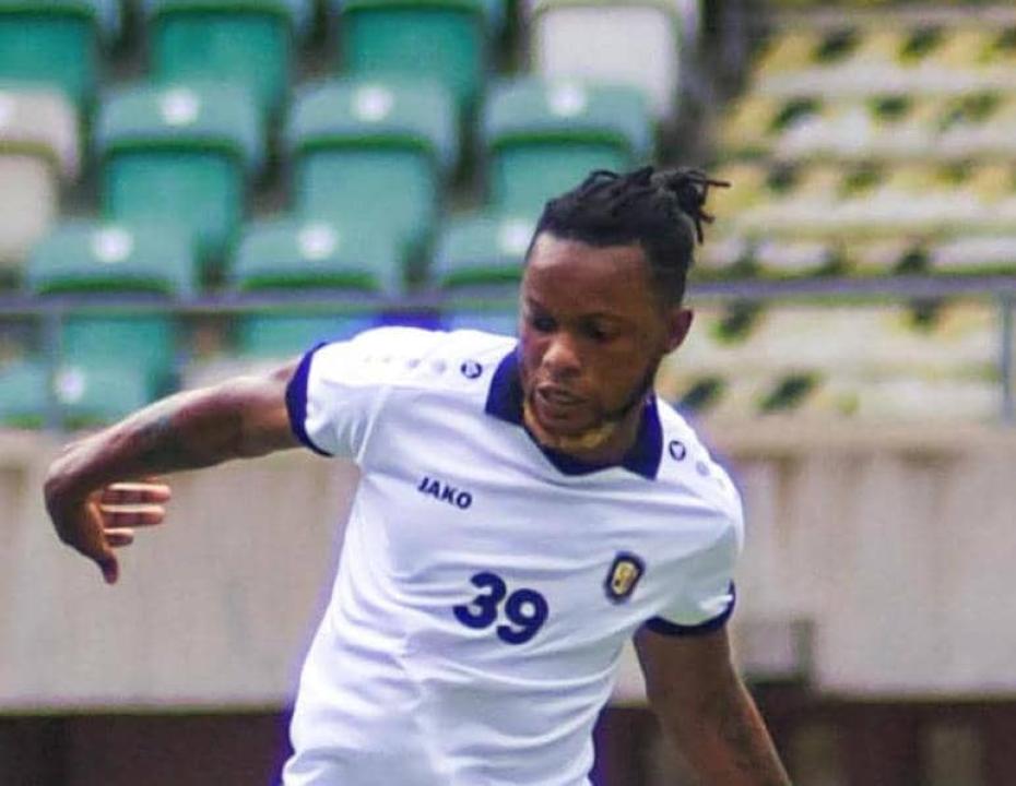 Un joueur du FC les Aigles au Yakubu Gowon Stadium de Port Harcourt.