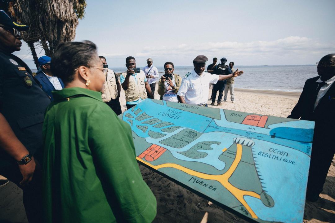 Visite de la Première Ministre Judith Sumimwa du chantier du port en eau profonde de Banana