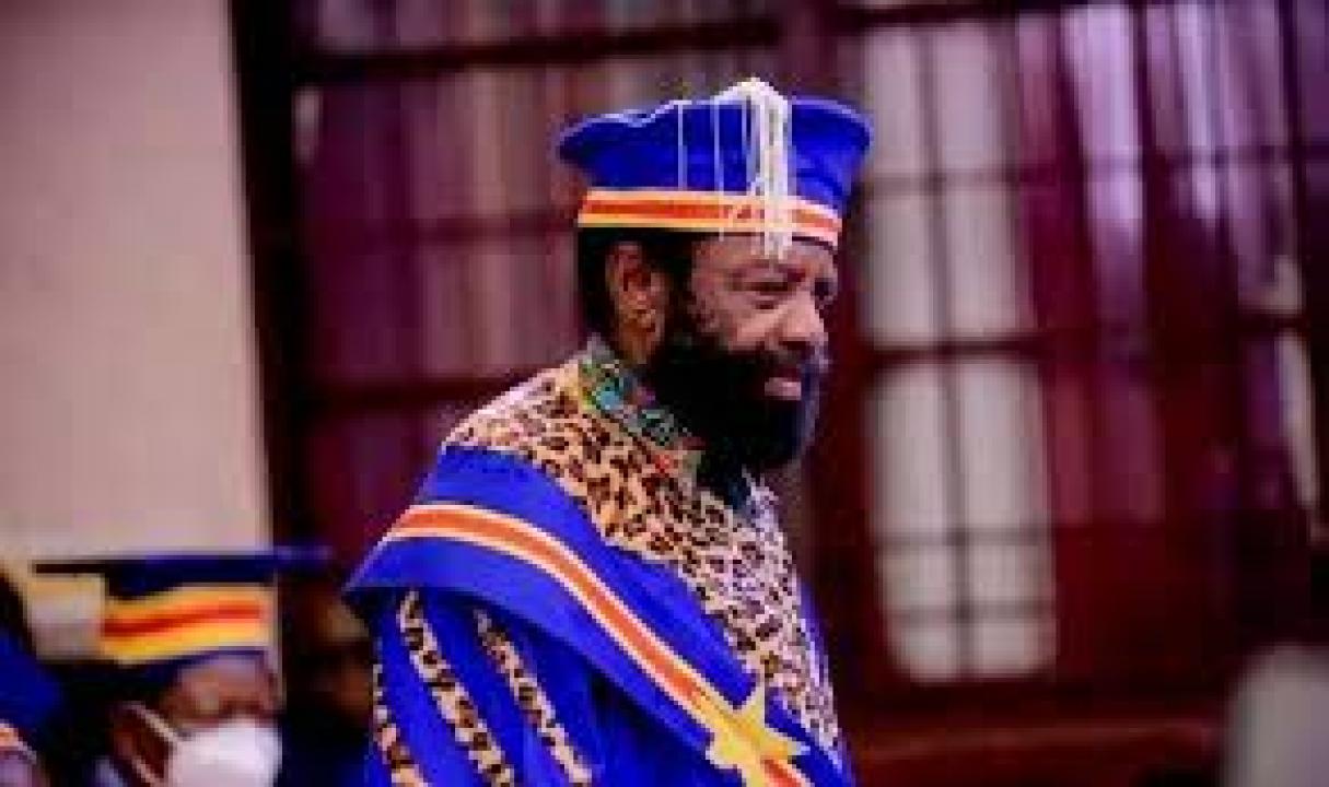 Le Professeur Émérite Paul Malembe Tamandiak