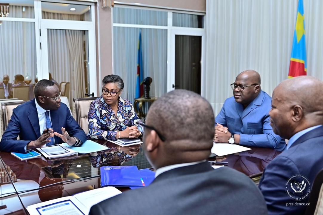 Le chef de l'État Félix Tshisekedi lors de la réunion du comité de conjoncture avec la PM Judith Suminwa et quelques membres du gouvernement, mercredi 22 octobre 2025