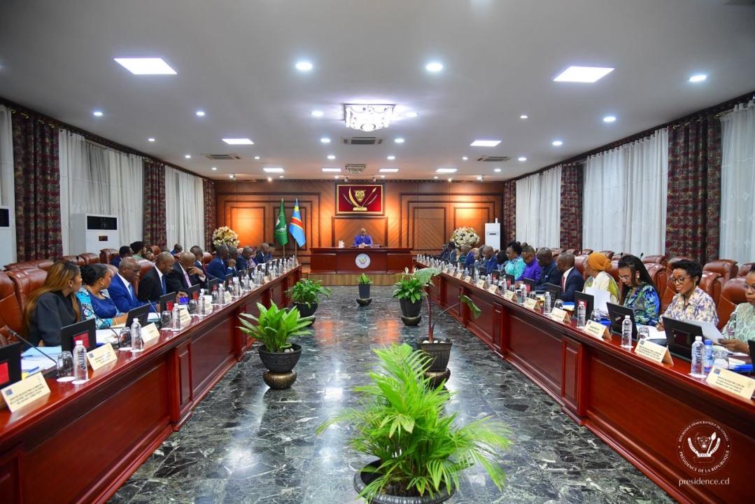 Le chef de l'État Félix Tshisekedi et les membres du gouvernement lors du Conseil des ministres, vendredi 25 octobre 2025