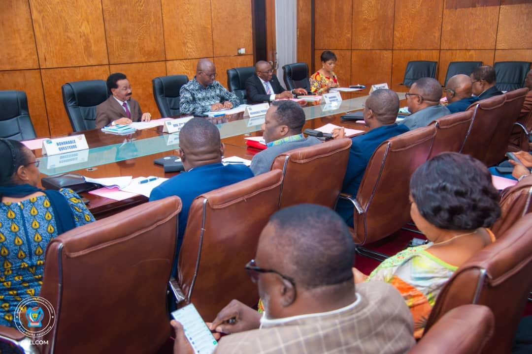 Le bureau Tshilumbayi lors d'une réunion de la conférence, mardi 30 septembre 2025