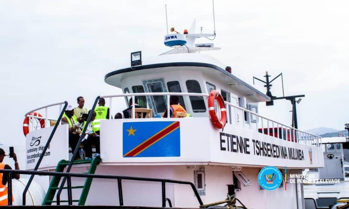 L'un de bateaux de pêche congolais accostés au port de Boma dans le Kongo-Central