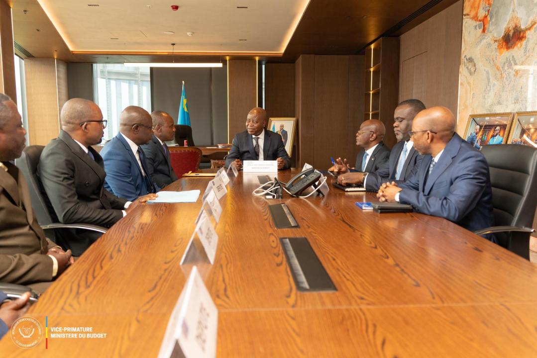 Le VPM du Budget MUZITO lors d'une séance avec les délégués de l'intersyndical du ministère de la formation professionnelle