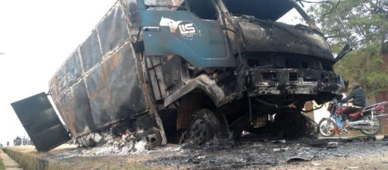 Un camion humanitaire incendié à Oicha