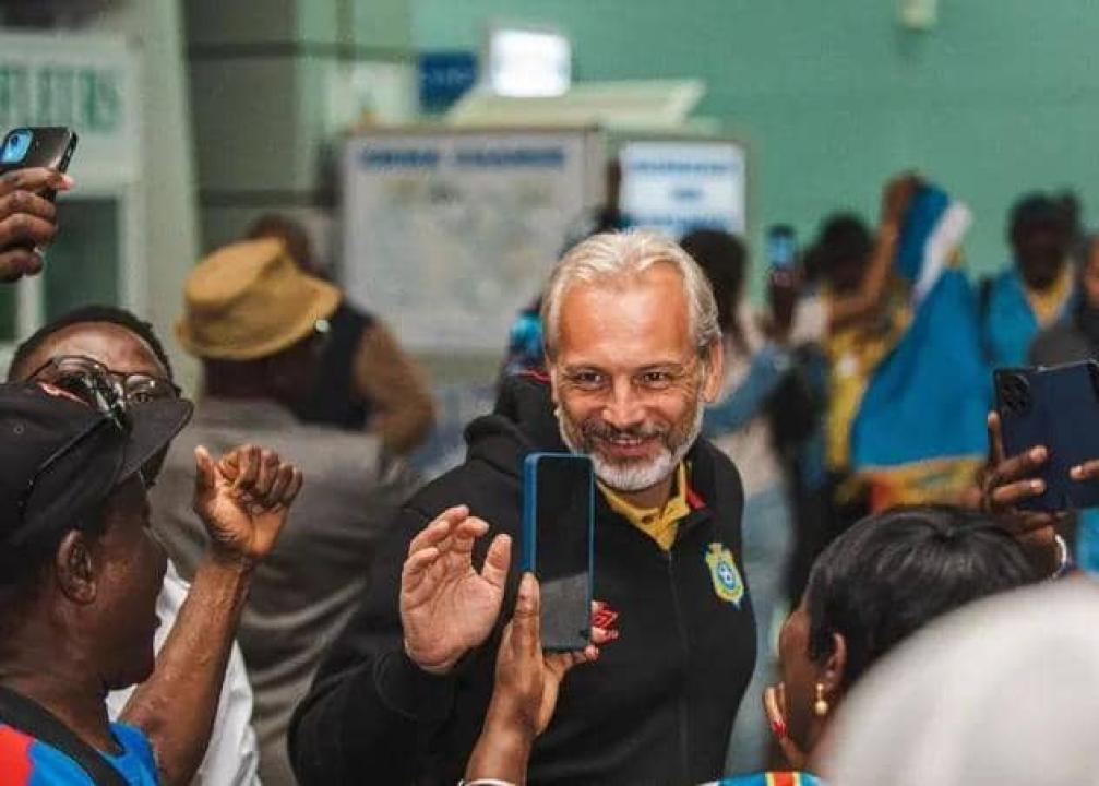 Le sélectionneur de l'équipe nationale de la RDC, Sébastien Desabre et quelques congolais, à l'aéroport de Lome. [Photo d'illustration]