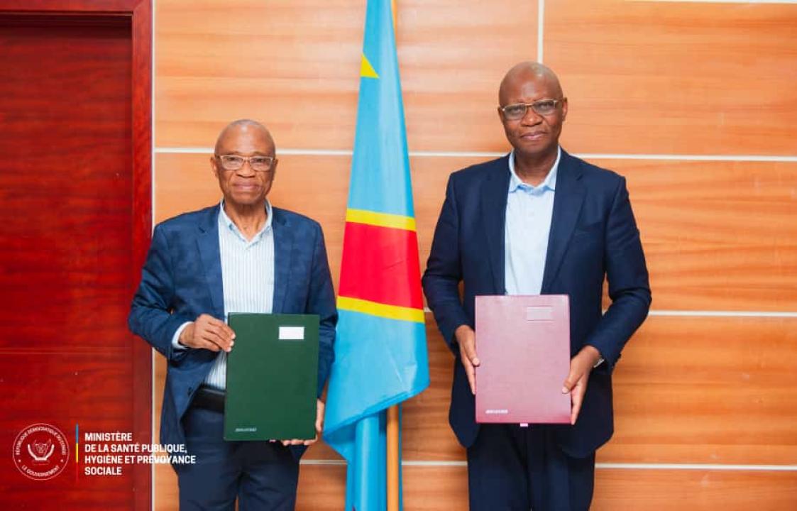Le Recteur de l'UNIKIN et le Ministre de la santé, lors de la signature du mémorandum de santé, ce samedi 11 octobre 2025