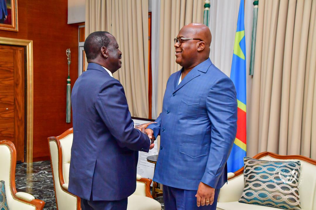 Poignée de mains entre le Président Tshisekedi et le feu Raila Odinga
