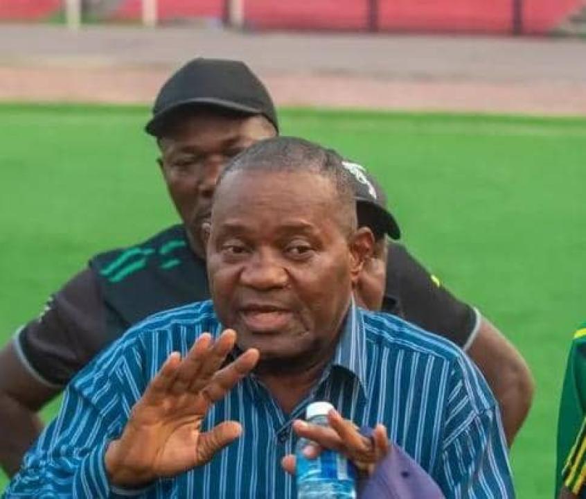 Barthélémy Ngatsono lors de sa présentation à l'AS VClub.