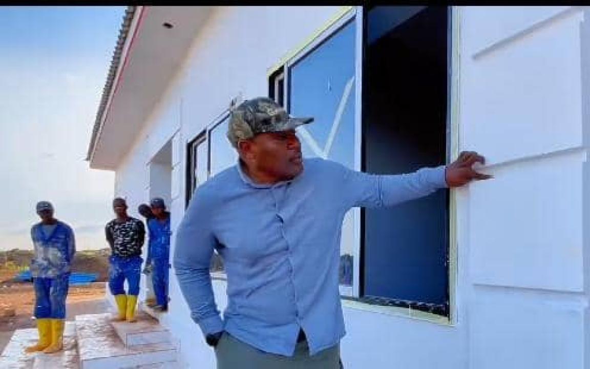 Le commandant du Service National, le Lieutenant-général Jean-Pierre Kasongo Kabwik lors de sa visite à Mandala City. [Photo d'illustration]
