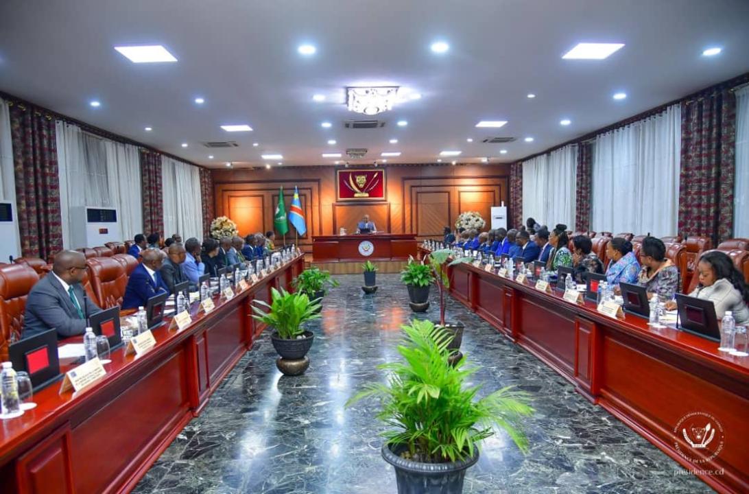 Les membres du Gouvernement congolais réunis autour du Président Tshisekedi lors de la 63e réunion du Conseil des ministres [photo d’illustration]