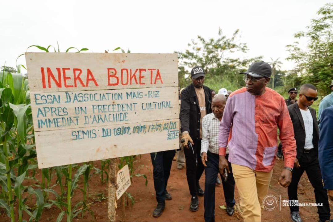 Le VPM Daniel Mukoko Samba clôture sa mission économique dans le Sud-Ubangi par une série de visites de terrain